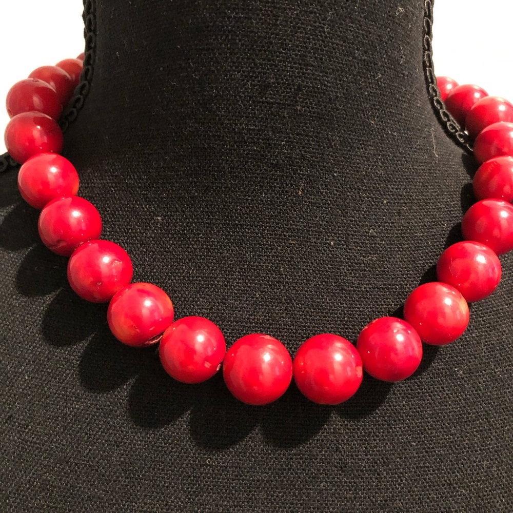 Woman’s red, round stone necklace with toggle clasp back. Very good condition!
